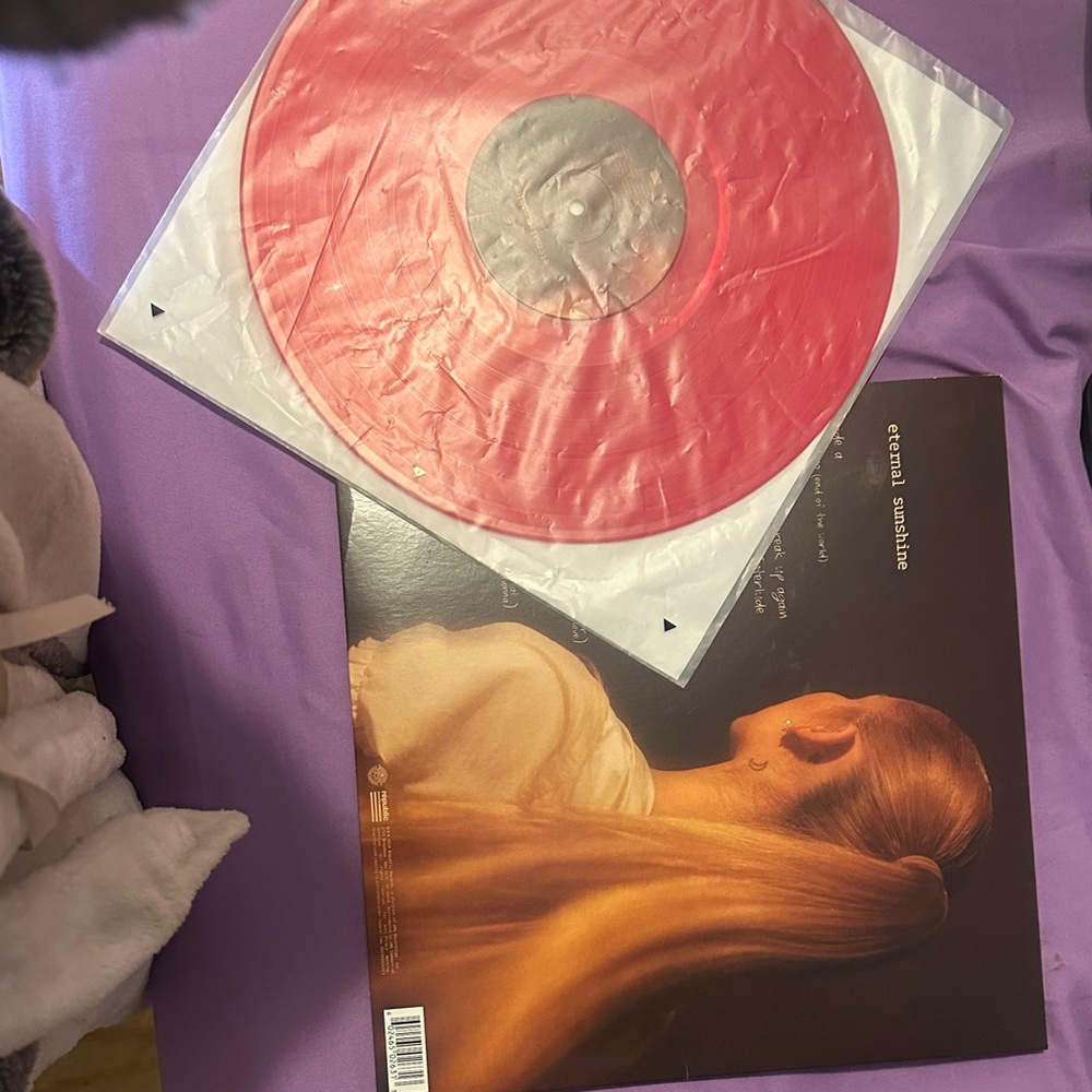 Ariana Grande ‘eternal sunshine’ Vinyl red edition.